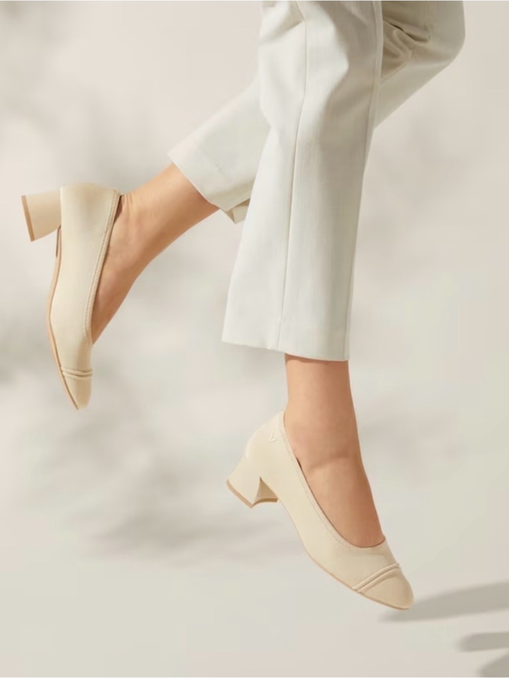 Vivaia Julie Almond-Toe Chunky Heel Size US 7.5 37.5